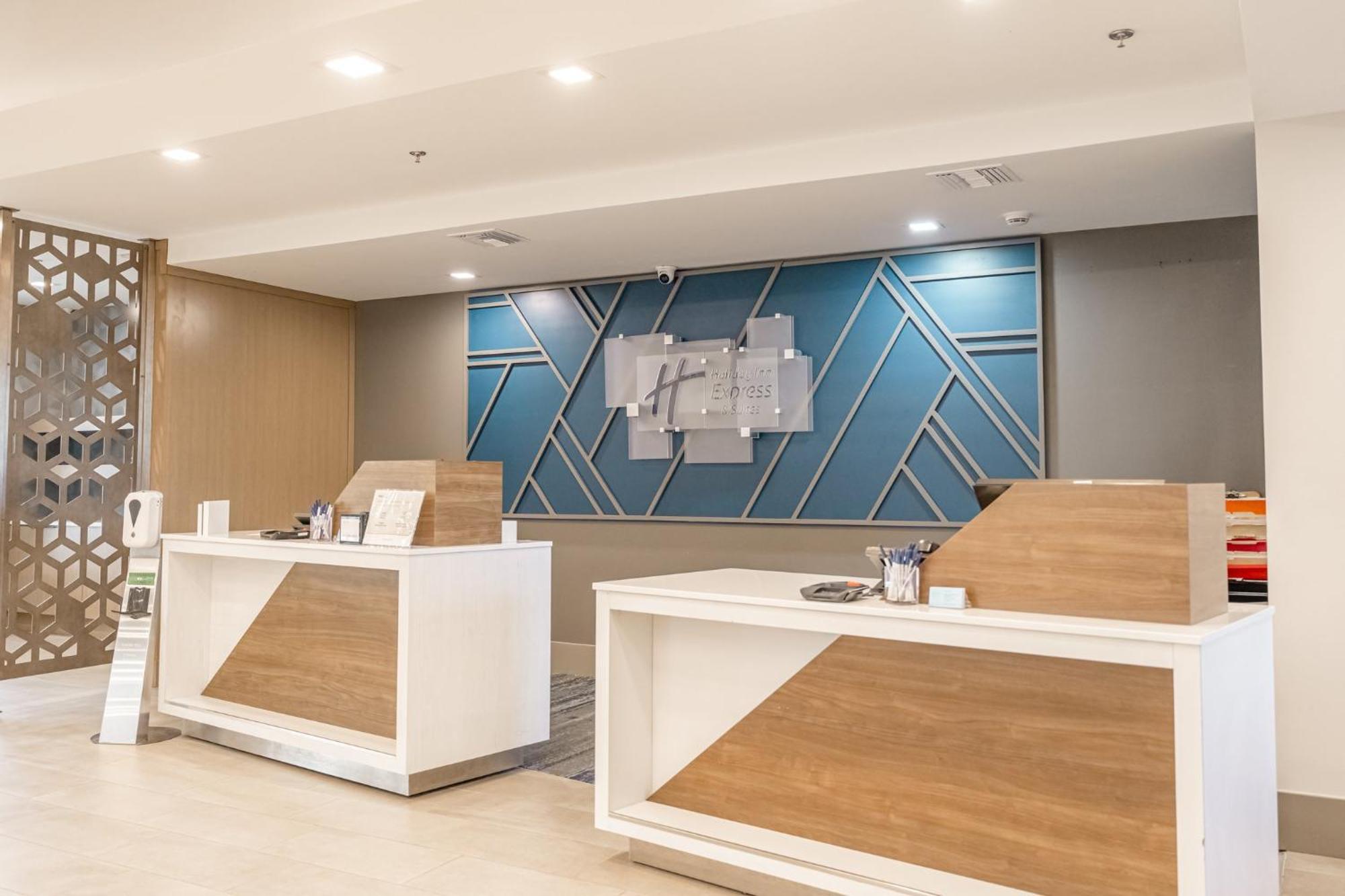 Holiday Inn Express Hotel & Suites Cocoa Beach By Ihg Bagian luar foto
